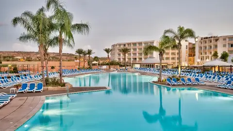 Hotel db Seabank Resort & Spa