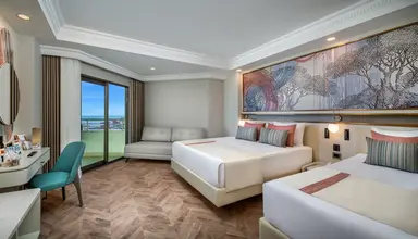 Delphin Palace