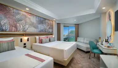 Delphin Palace