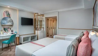 Delphin Palace