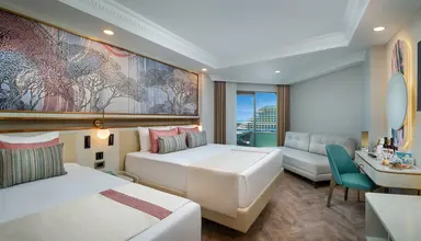 Delphin Palace