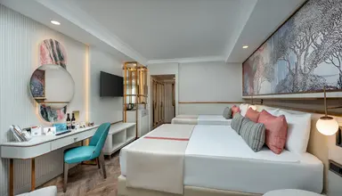 Delphin Palace