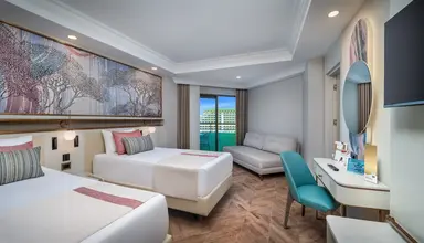 Delphin Palace