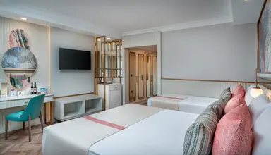 Delphin Palace