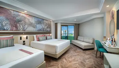 Delphin Palace