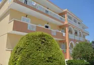 Derekas Apartments