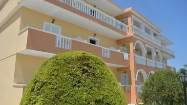 Derekas Apartments