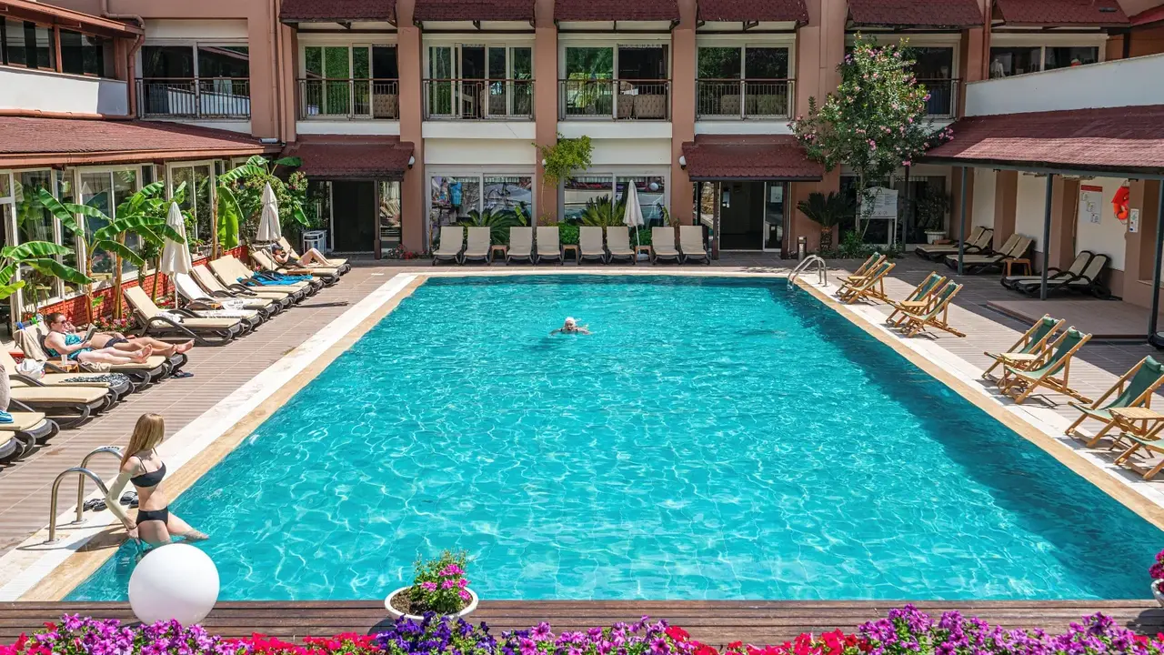 DG Rose Resort