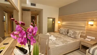 Dionysos Hotel & Studios