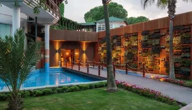 Dobedan World Palace