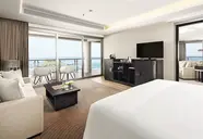 Double Six Luxury Suites