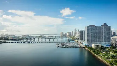 DoubleTree by Hilton Grand Hotel Biscayne Bay