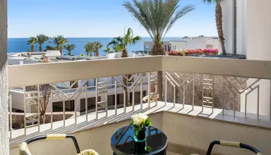 Doubletree by Hilton Sharks Bay