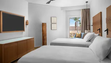 Doubletree by Hilton Sharks Bay