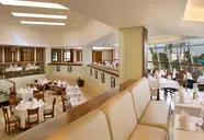 Doubletree by Hilton Sharks Bay