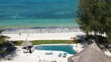 Driftwood Beach Lodge