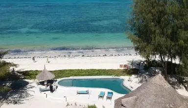 Driftwood Beach Lodge