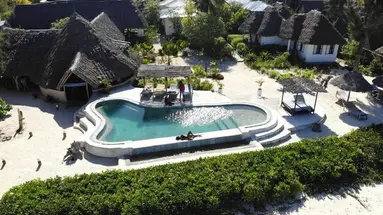 Driftwood Beach Lodge