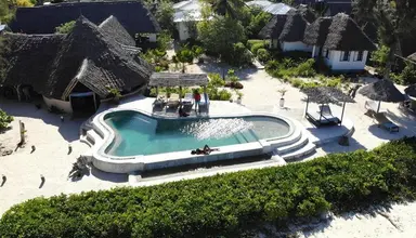 Driftwood Beach Lodge