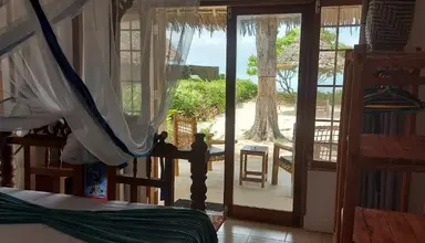 Driftwood Beach Lodge