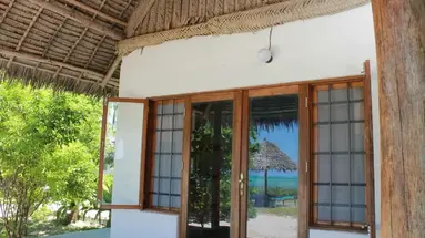 Driftwood Beach Lodge