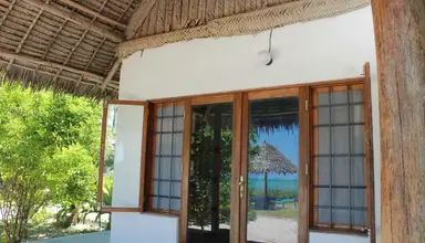 Driftwood Beach Lodge