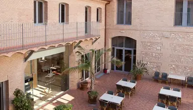 Dwo Valencia by Checkin