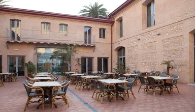 Dwo Valencia by Checkin