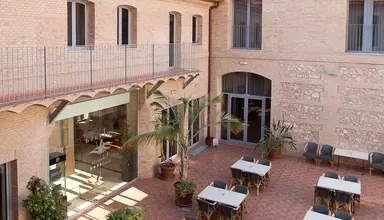 Dwo Valencia by Checkin