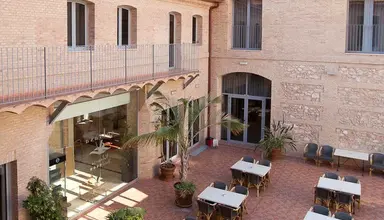 Dwo Valencia by Checkin