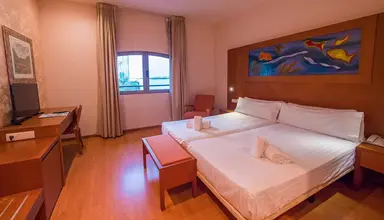 Dwo Valencia by Checkin