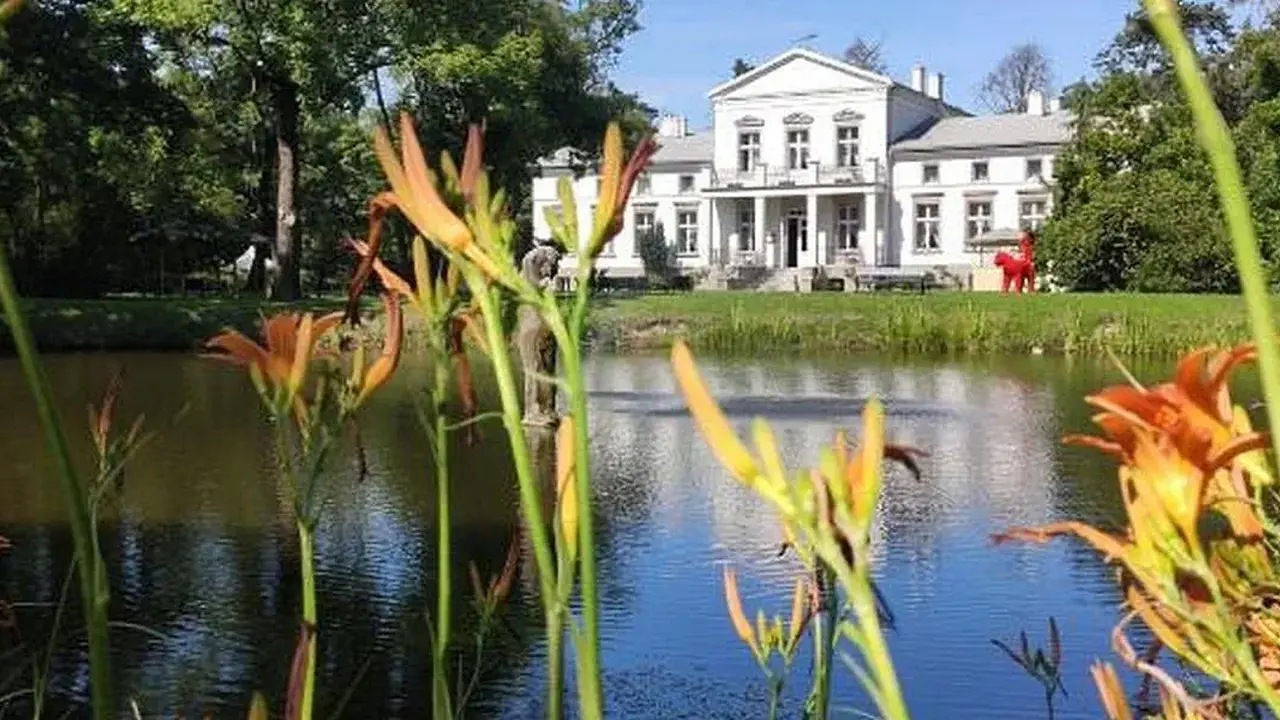 Dwór w Podstolicach