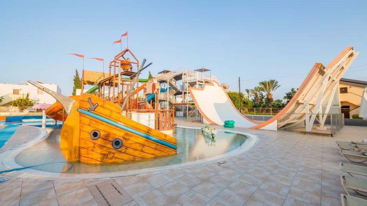 Electra Holiday Village