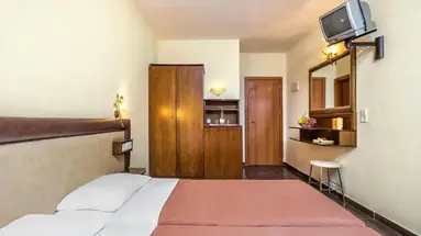 Elinotel Polis