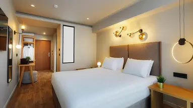 Enorme Epavli Boutique