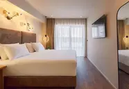 Enorme Epavli Boutique