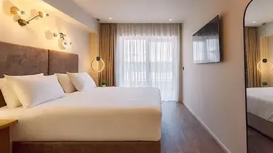 Enorme Epavli Boutique
