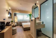 Enorme Epavli Boutique