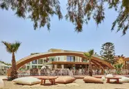 Enorme Teatro Beach Resort