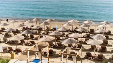 Enorme Teatro Beach Resort
