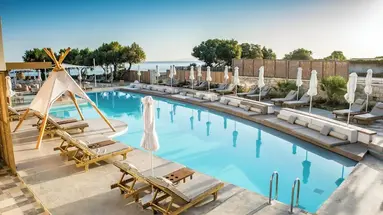 Enorme Teatro Beach Resort