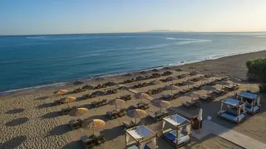 Enorme Teatro Beach Resort