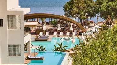 Enorme Teatro Beach Resort