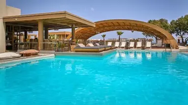 Enorme Teatro Beach Resort