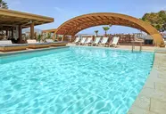 Enorme Teatro Beach Resort