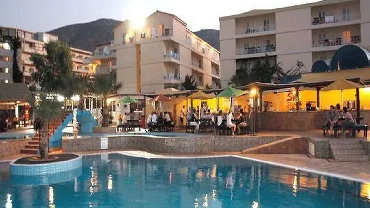 Eri Beach & Village