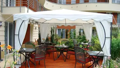 Escala Hotel & Suites