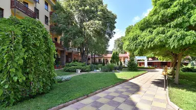 Estreya Palace & Residence