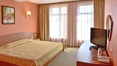 Estreya Palace & Residence