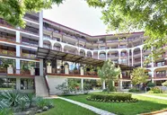 Estreya Palace & Residence